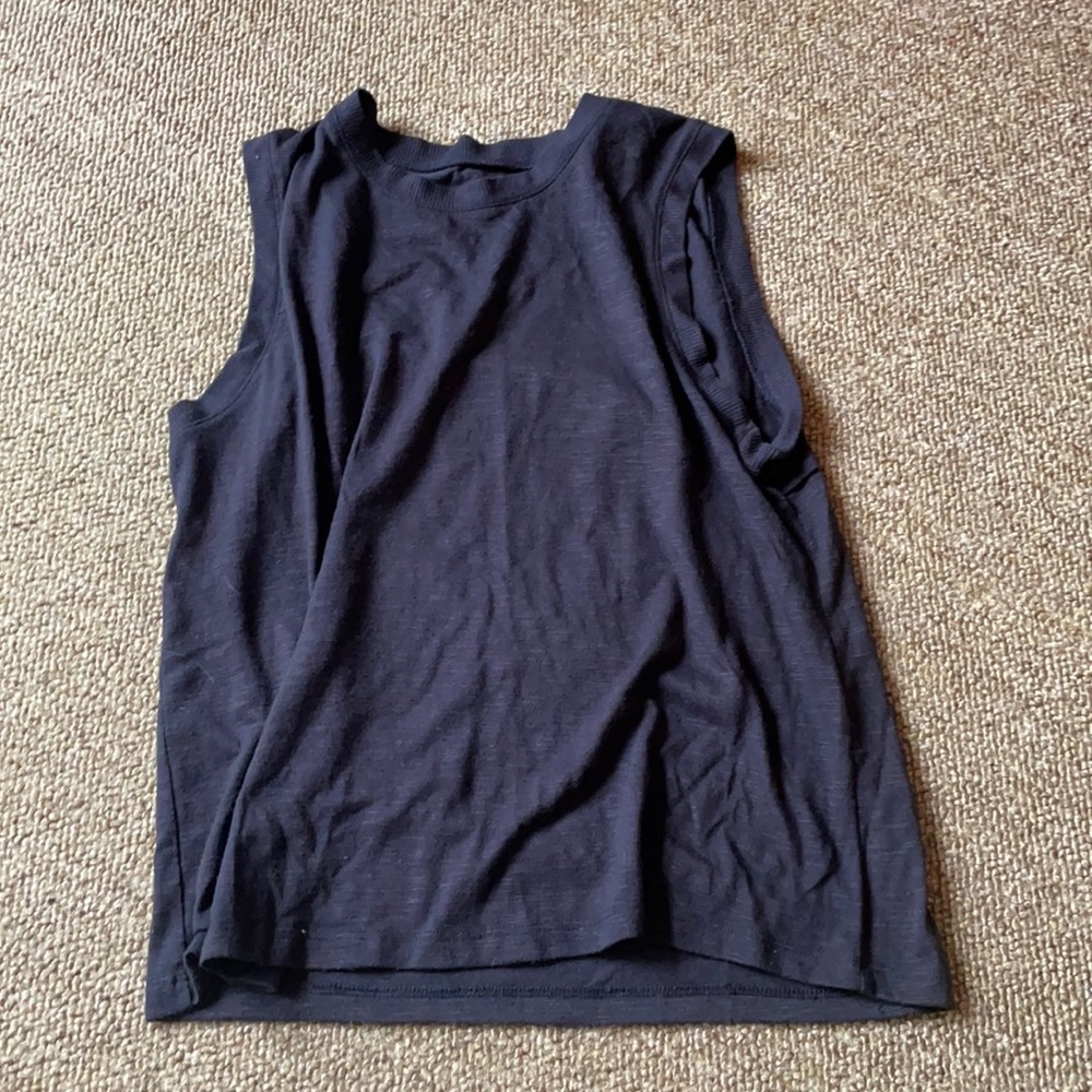 Black workout tank
